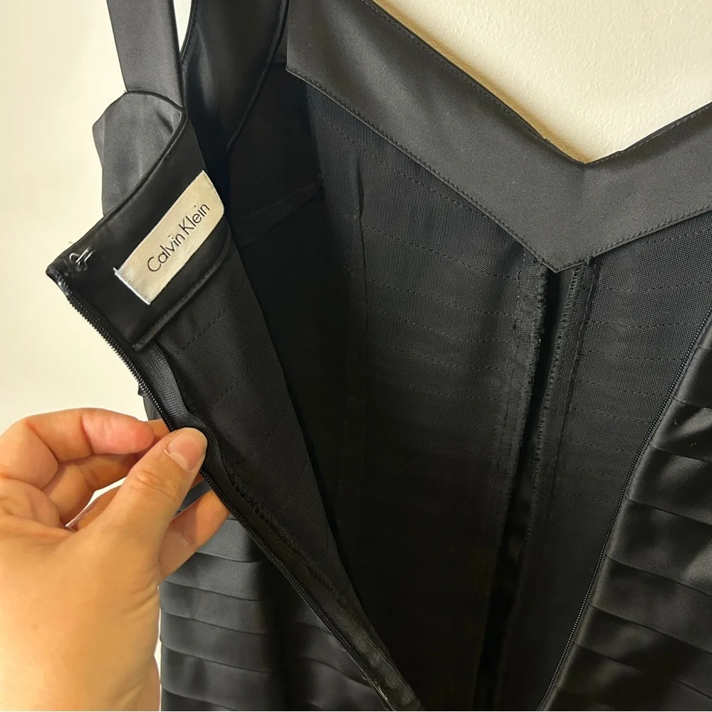 Calvin Klein Black Bandage-Style Sleeveless Bodycon Satin Cocktail Dress Carolyn - Picture 6 of 10